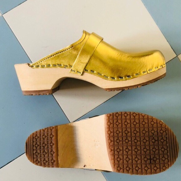 Sandgrens Metallic Gold Clogs - Picture 4 of 4